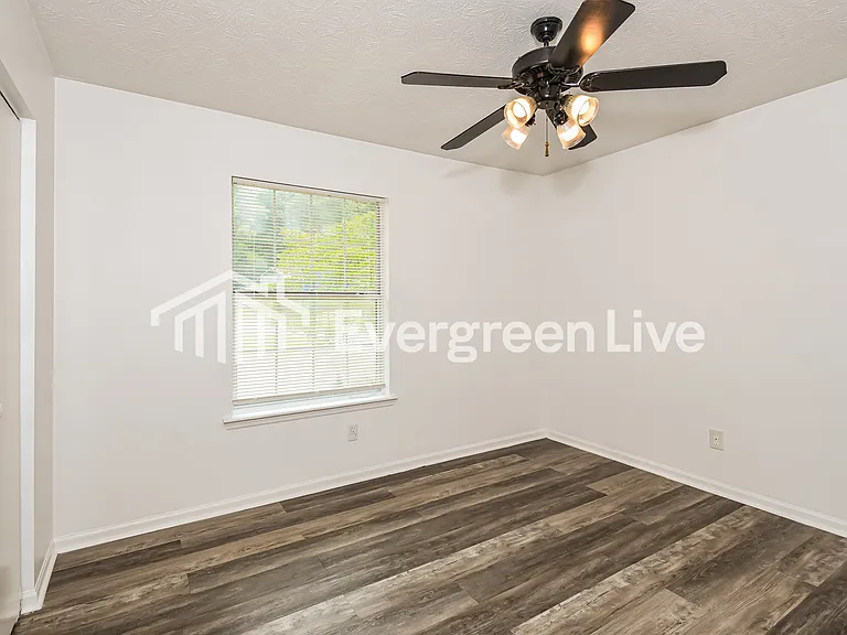 668 Alex Way SW — Photo 8