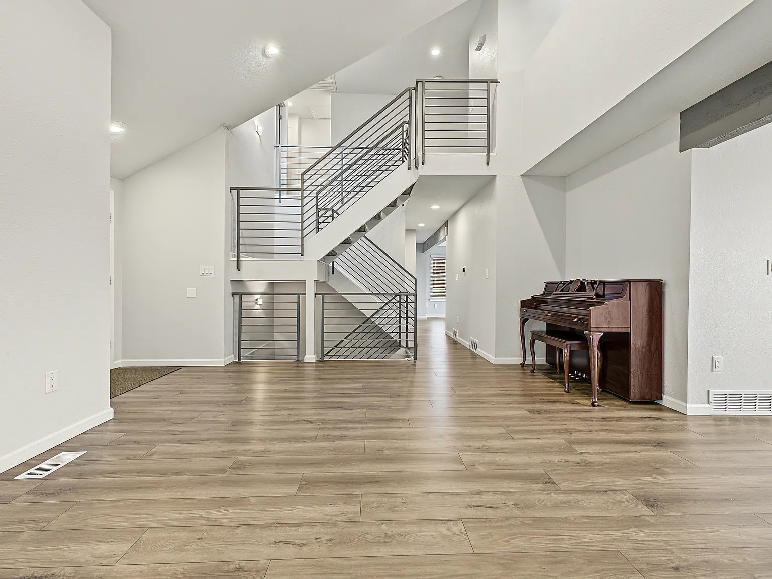 4 bed, 3055 sqft, $3,000 — Photo 4