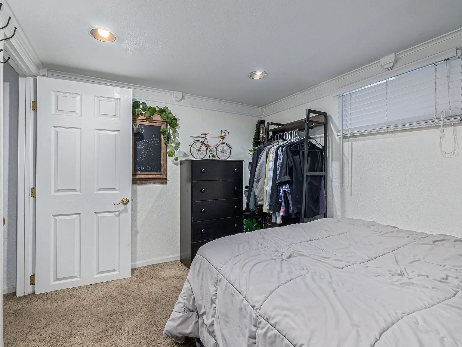 1 bed, 1808 sqft, $900 — Photo 3