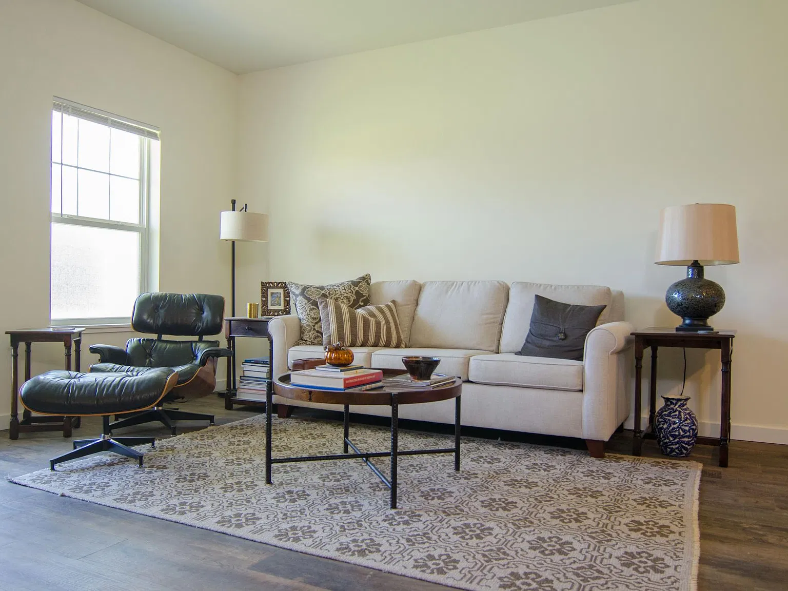 839 Peachtree Ct — Photo 3