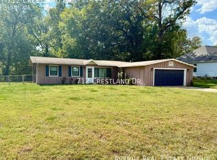 712 Crestland Dr, Ballwin, MO 63011