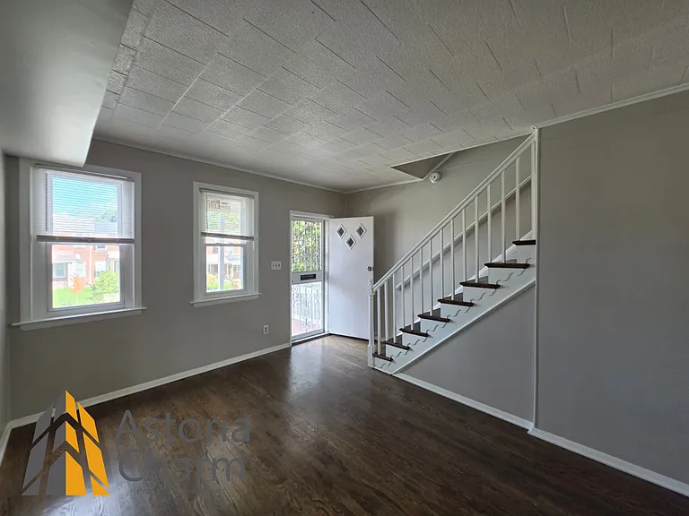 1418 N Dukeland St — Photo 4
