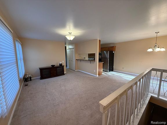 3rd image of 2761 Fox Hollow Ct