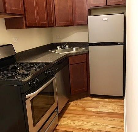 3rd image of 511 W Melrose St #1628