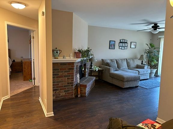 4th image of 29W384 Emerald Green Dr #31-G