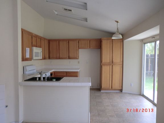 Kitchen & Dining Area