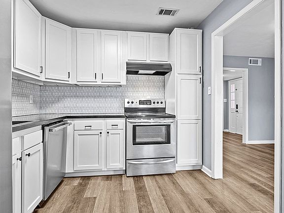 4th image of 419 Hustings Ln Unit A