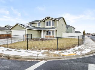 119 S Sterling St, Moxee, WA 98936