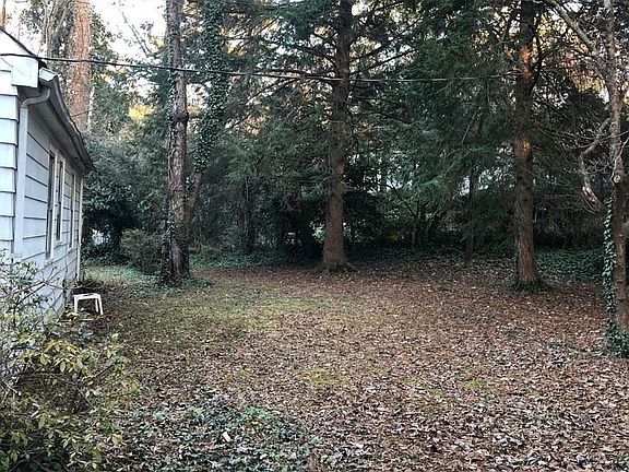 4th image of 711 Silverspring Dr