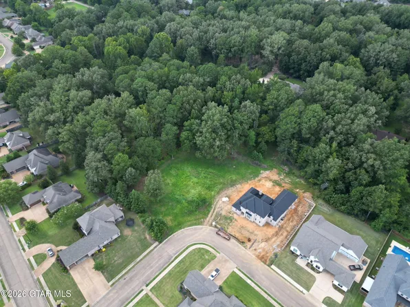 Royal Troon Rd, Starkville, MS 39759