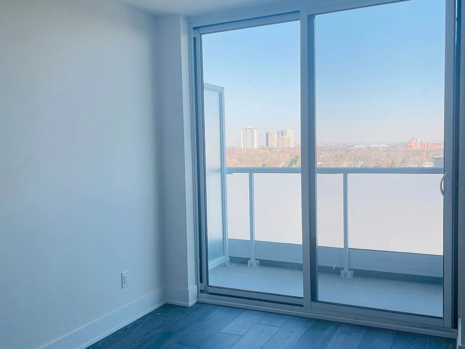 188 Fairview Mall Dr — Photo 3