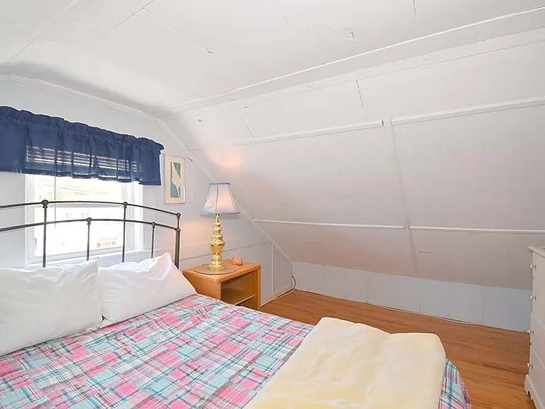 27 Saint James Rd — Photo 11