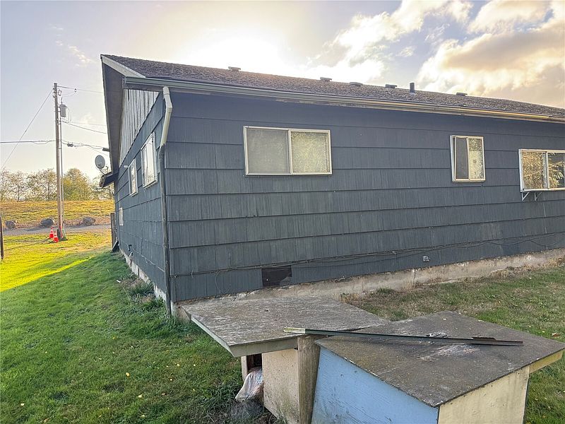 4th image of 1425 River Road