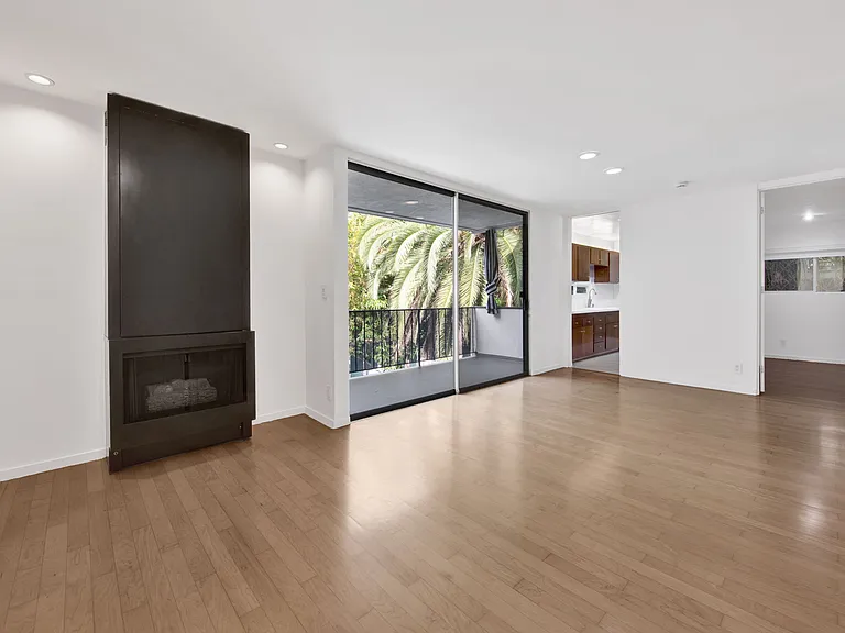 1147 N Clark St #206 — Photo 5