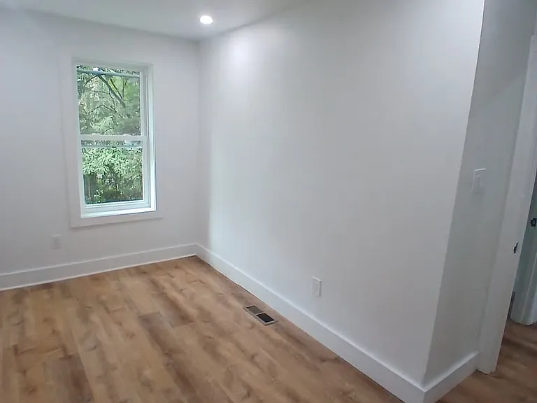 537 E Mayland St — Photo 16