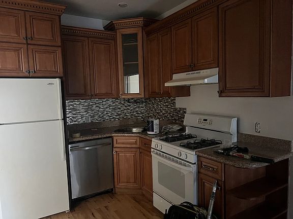 3rd image of 534 Prospect Ave APT 2R