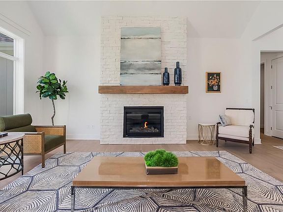 5th image of 18300 Monrovia St