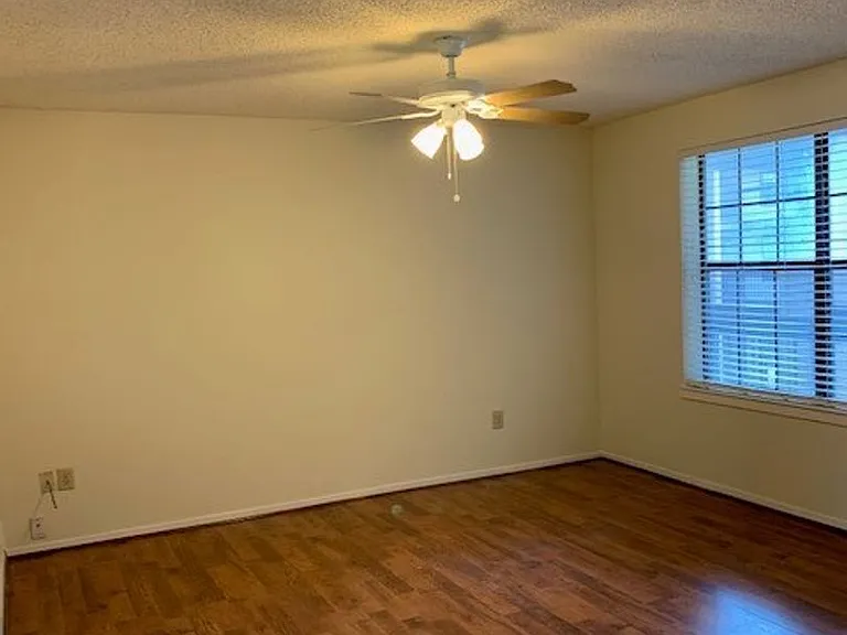 218 N Texas Blvd — Photo 26