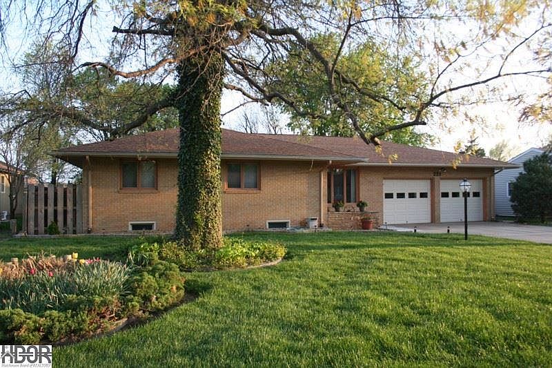 1st image of 221 E Forest Ave