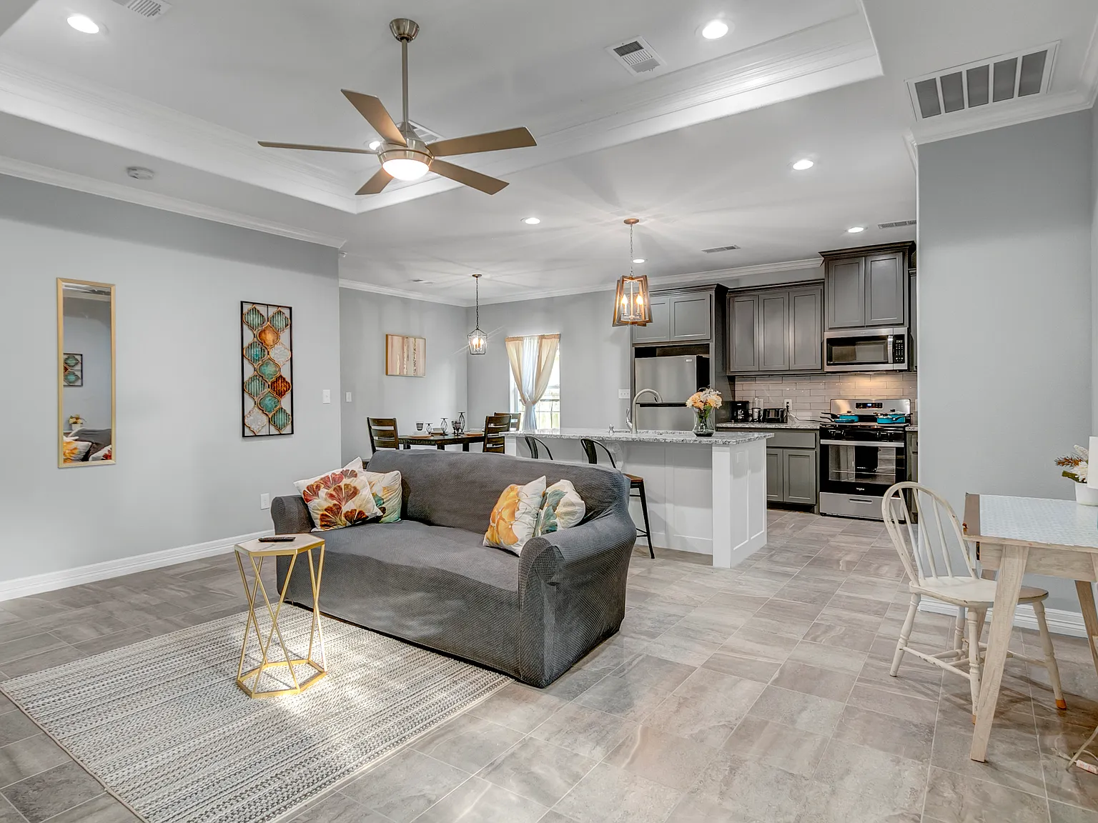 3 bed, 1415 sqft, $3,600 — Photo 1