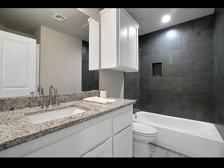 2043 SW 45th St — Photo 13