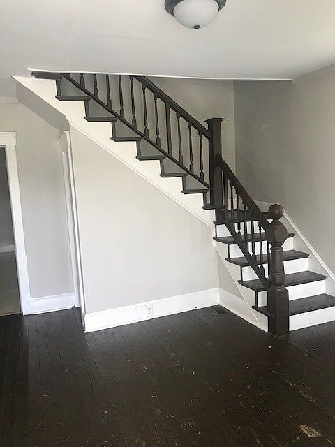 1st image of 104 W Southwerk St