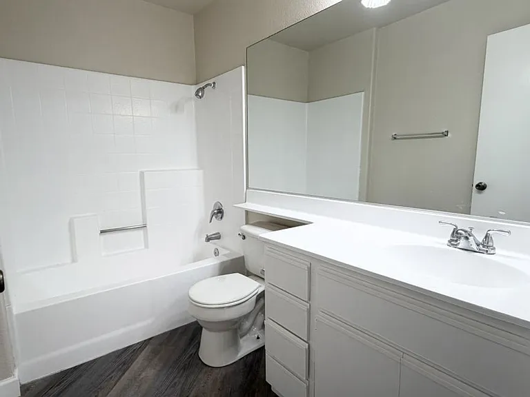 Alcantara Home Apts — Photo 79