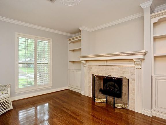 4th image of 10610 Holly Springs Dr