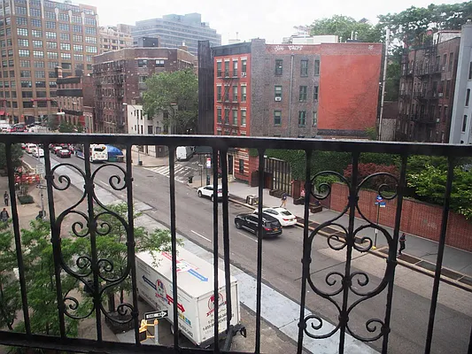 Rented by NY Home & Living Inc. | media 28