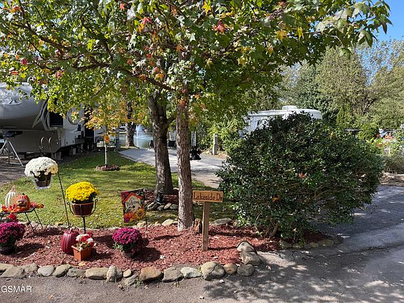 2nd image of 4229 E Pkwy #344