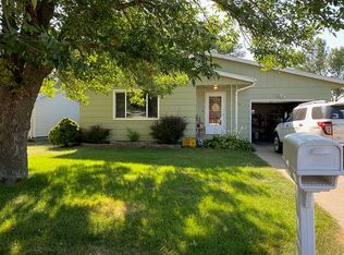 416 Eisenhower Dr, Grand Island, NE 68803