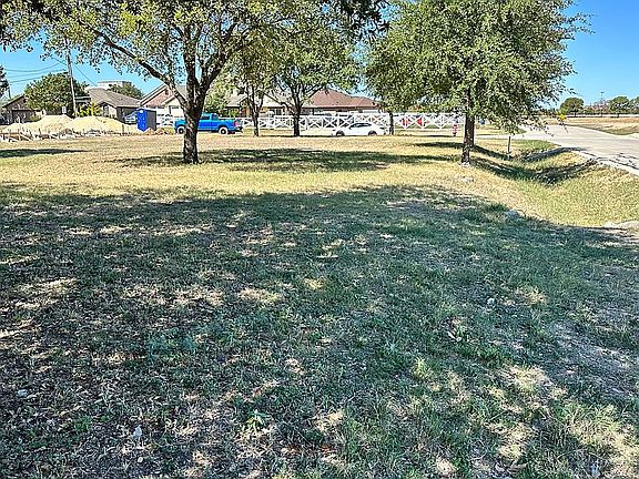 4th image of 8464 Woodcliff Blvd