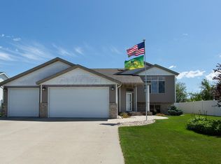 4220 53rd St S, Fargo, ND 58104