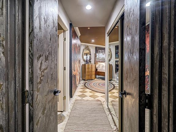 4th image of 5050 Woodway Dr APT 5J
