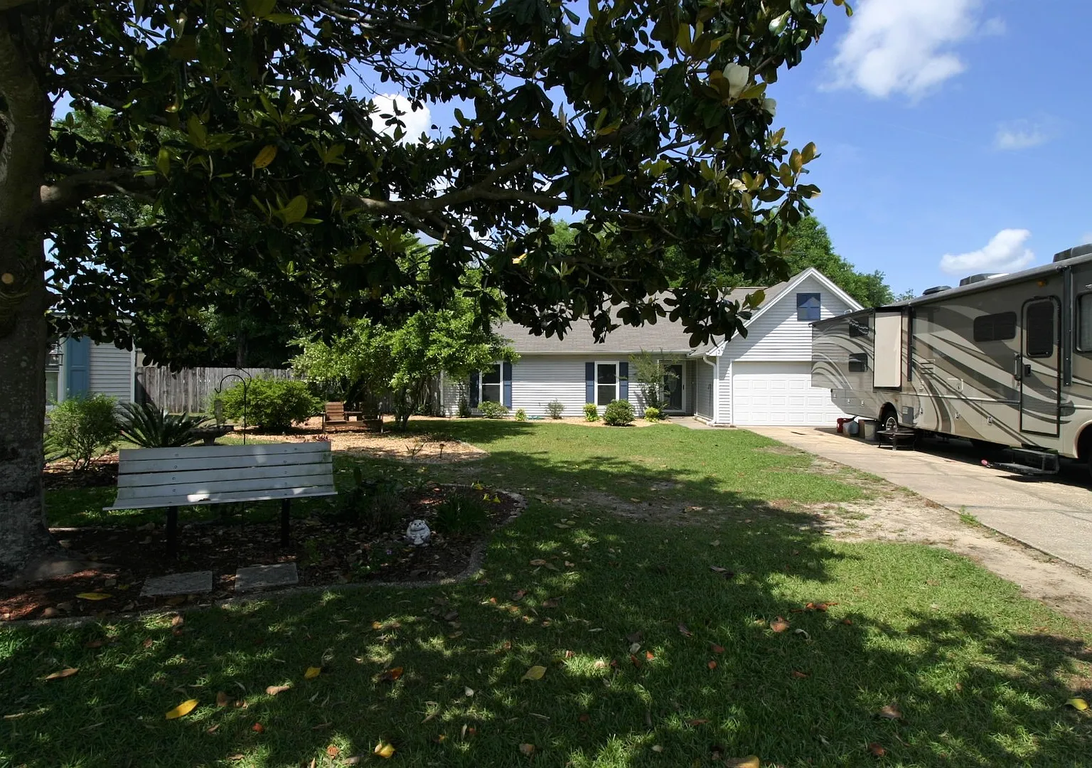 5 Bedroom South Crestview Rental — Photo 2