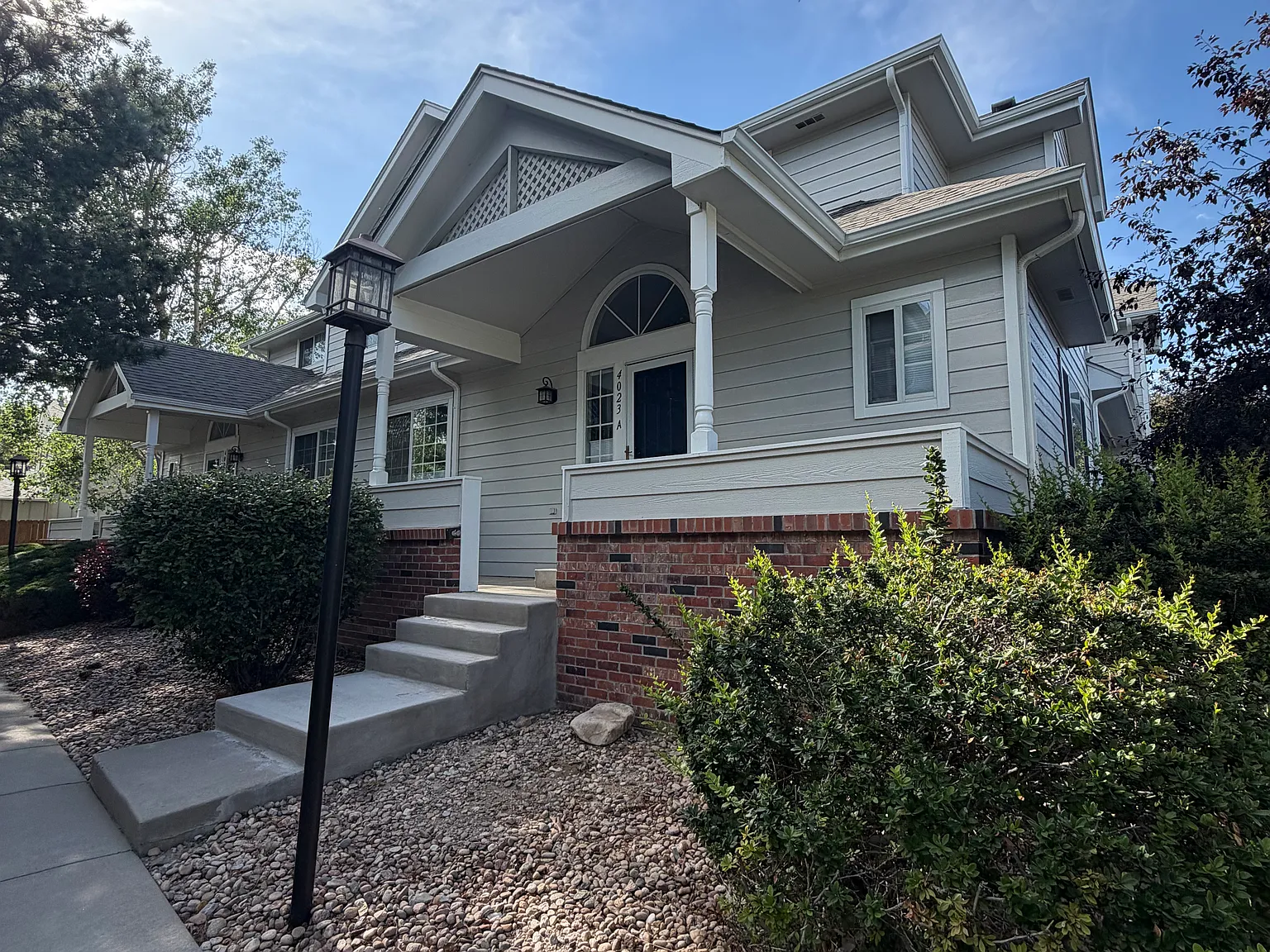 3 bed, 2.5 bath, 1700 sqft, $2,700 — Photo 2