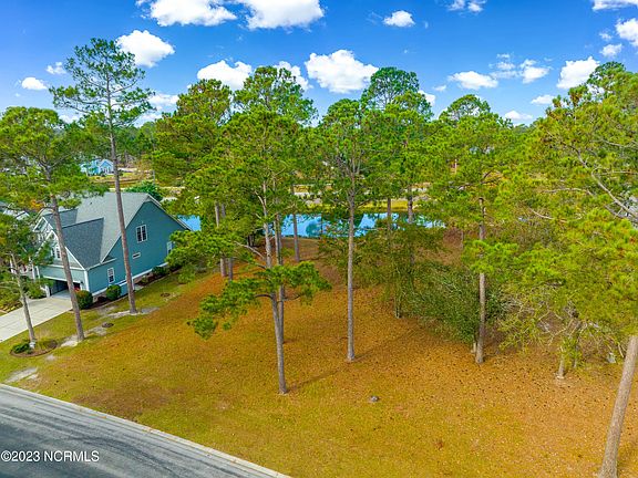 3rd image of 598 Riverwood Drive SE