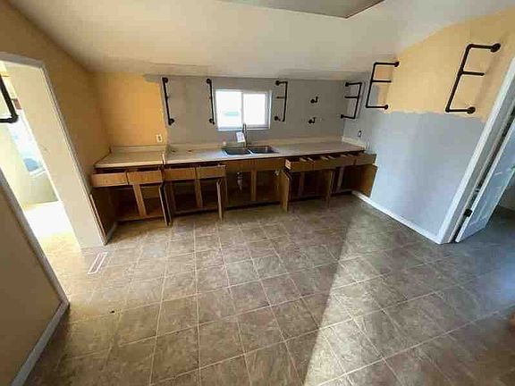 5th image of 1311 Caledonia St