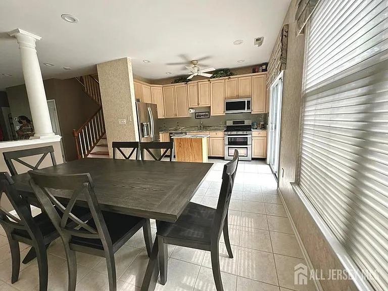 1304 Dahlia Cir — Photo 4