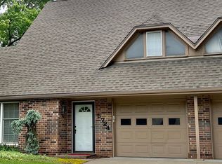 5724 SW Foxcroft Cir N, Topeka, KS 66614
