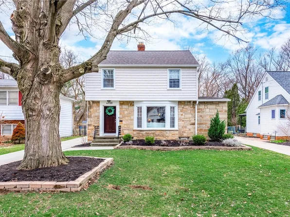 4330 Chanticleer Dr, Fairview Park, OH 44126