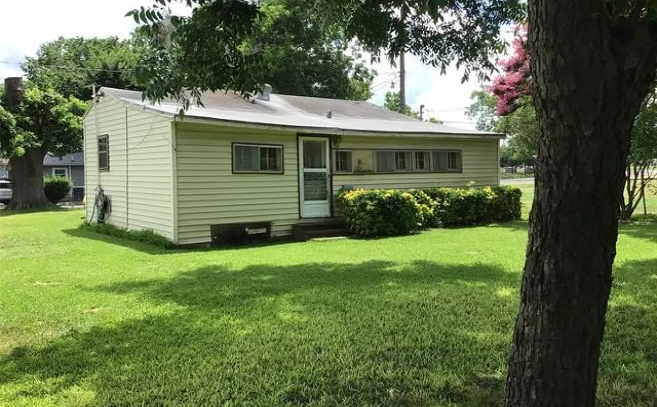 2 bed, 780 sqft, $1,450 — Photo 1