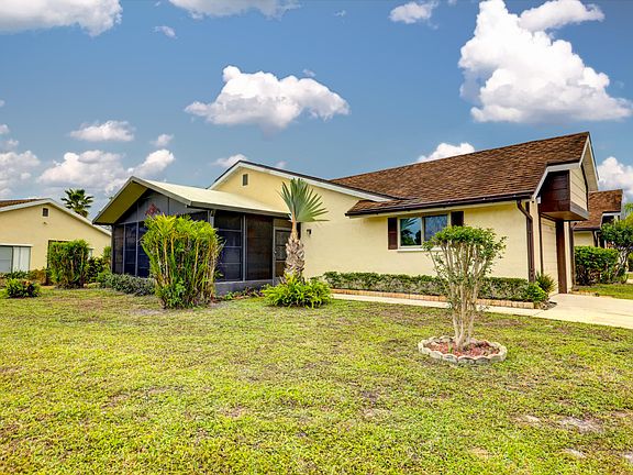 3rd image of 1426 SE Larkwood Cir