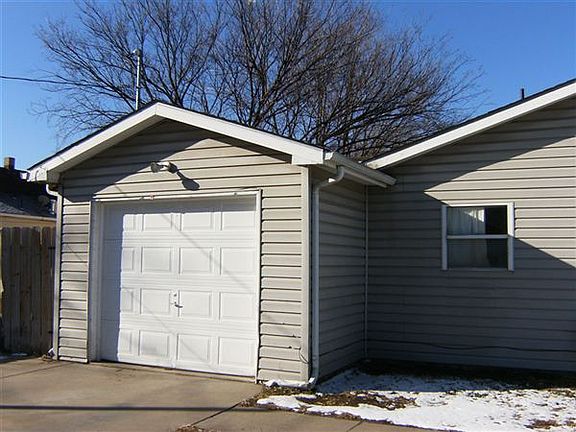 525 E Lincoln, garage