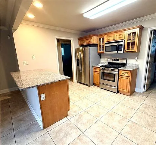 2 bed, 1.0 bath, 820 sqft, $1,450 — Photo 3