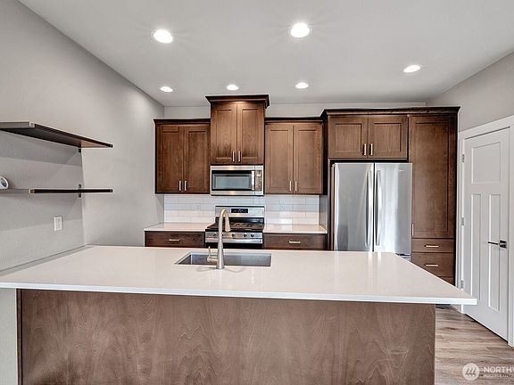5th image of 3144 Ponderosa Street NE #A & B