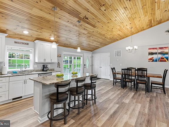 5th image of 3687 Riverbend Dr
