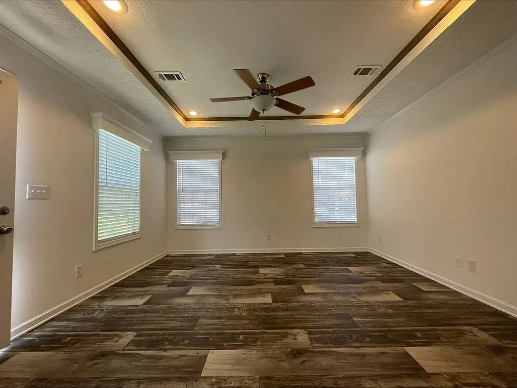 3 bed, 2.0 bath, 1179 sqft, $1,449 — Photo 2