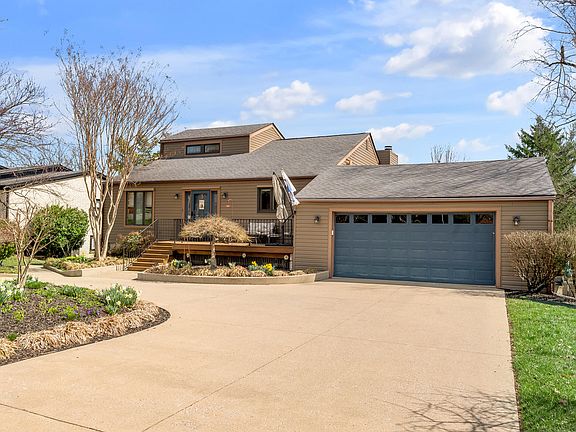 3rd image of 512 Lakeshore Dr