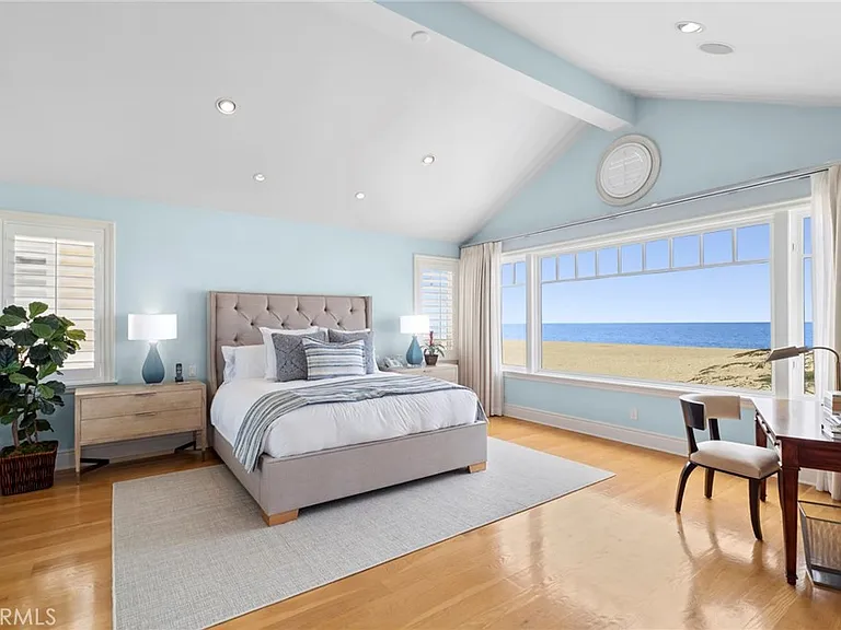 1550 E Oceanfront — Photo 15